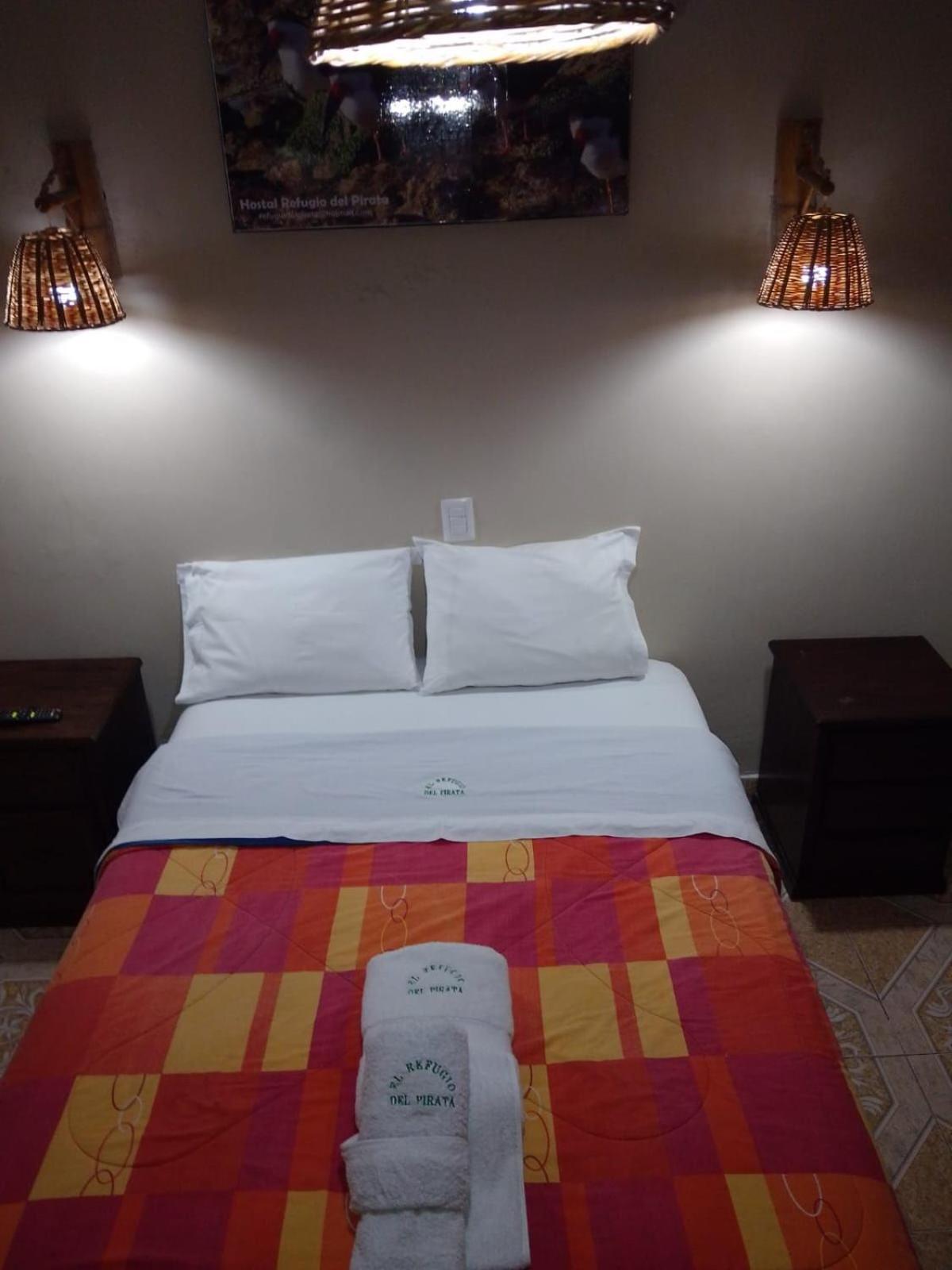 Hostal Refugio Del Pirata ปารากัส ภายนอก รูปภาพ